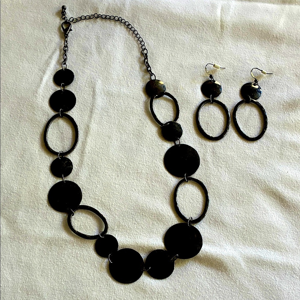Necklace and earring set